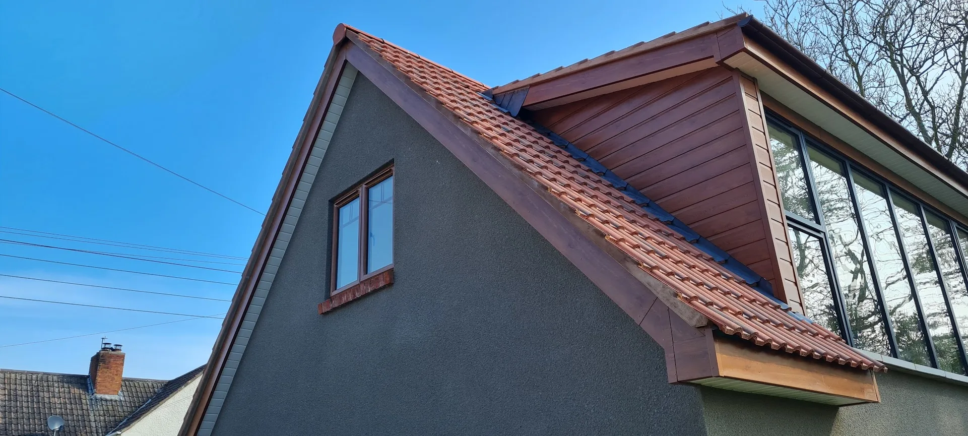 Gymnasium & Garage in Mark